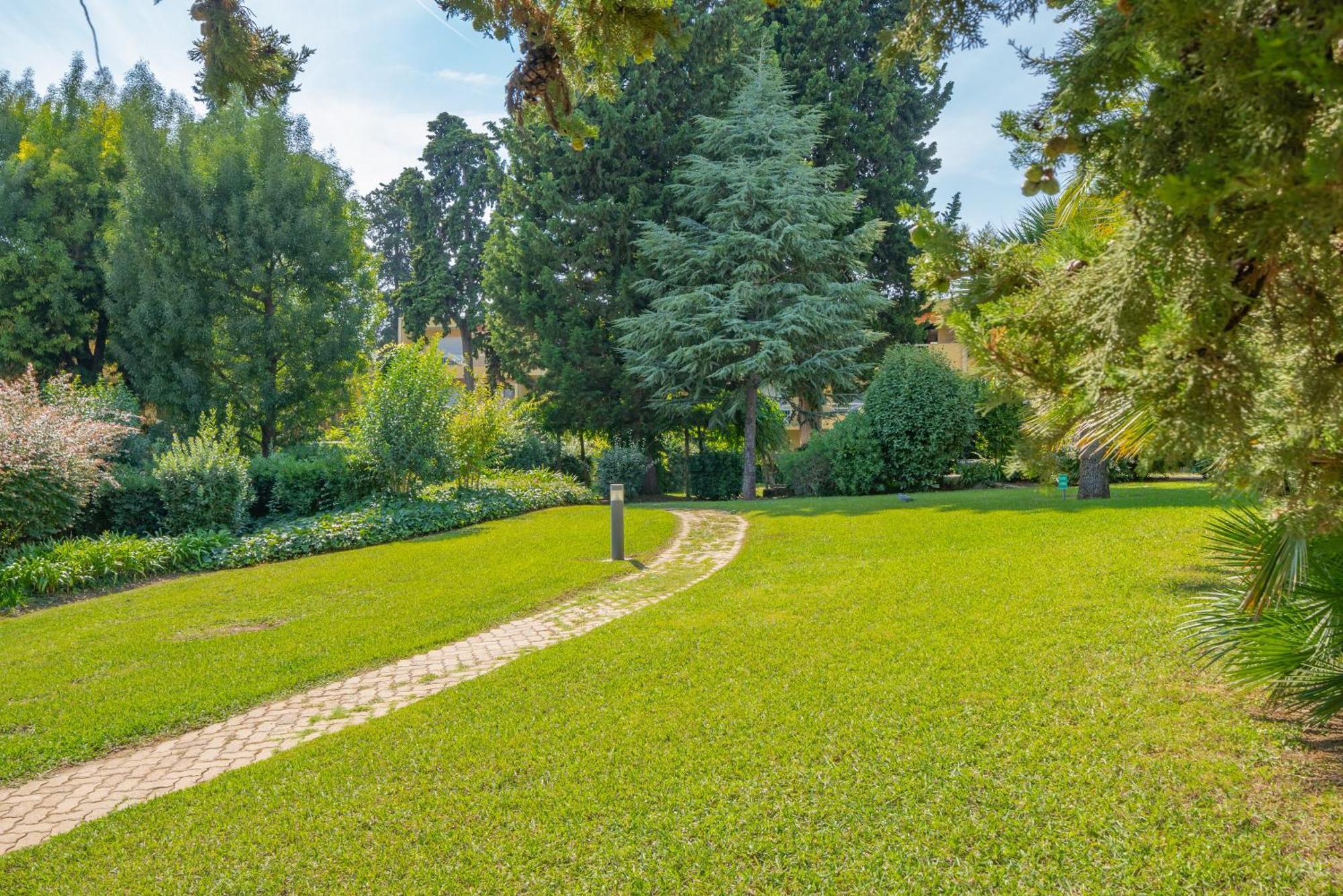 Les 15 Pins & La Mer -Your Green Getaway Near Sea & Beach Antibes Exterior foto
