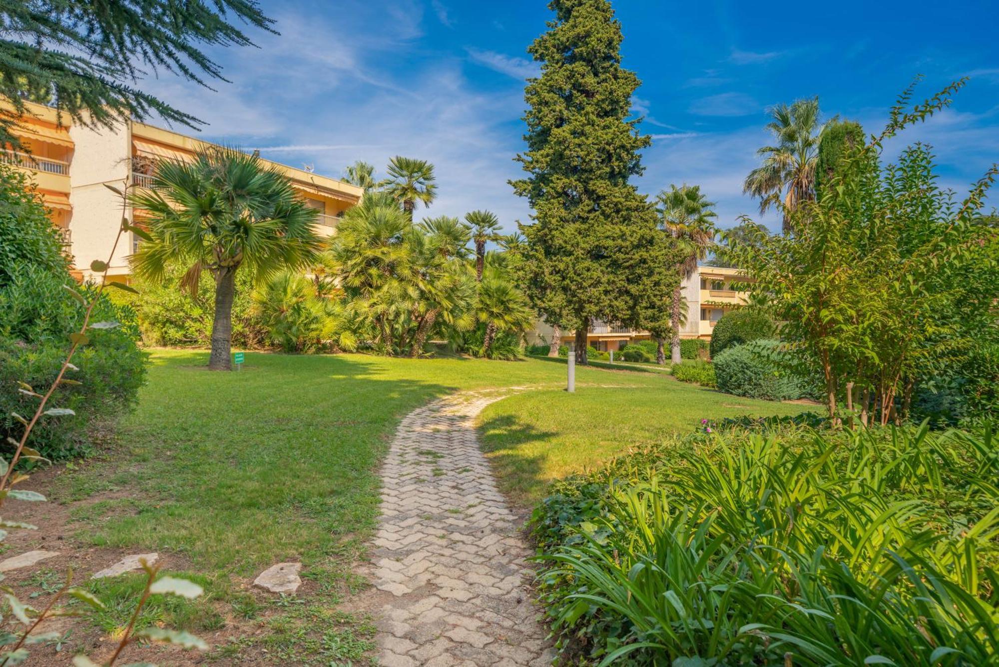 Les 15 Pins & La Mer -Your Green Getaway Near Sea & Beach Antibes Exterior foto