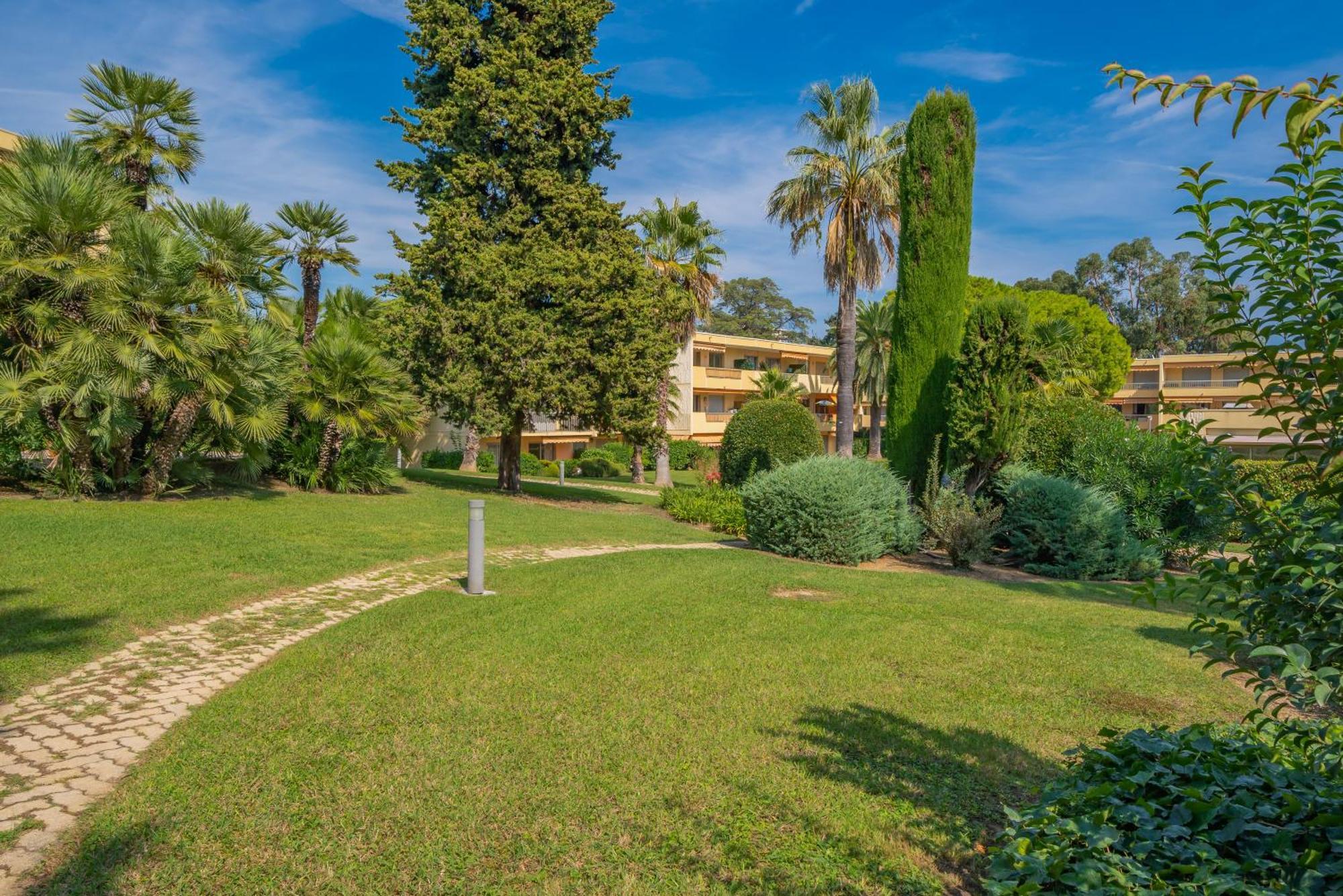 Les 15 Pins & La Mer -Your Green Getaway Near Sea & Beach Antibes Exterior foto